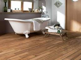 Un Parquet Dans La Salle De Bains C Est Possible Parquet Salle De Bain Carrelage Salle De Bain Et Parquet Bateau