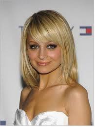 Schrager Pony Frisuren Bob Frisur Schrag Bob Frisur Frisuren Mit Schragem Pony