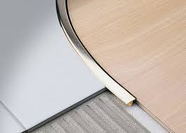 Joint De Dilatation Entre Carrelage Et Parquet En Bois Acceptant Forme Courbe Modele Covertec Sp Marque Profilitec Carrelage Parquet Carrelage Parquet Bois