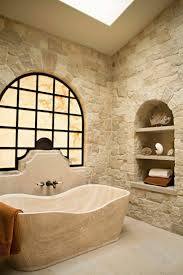 Salle De Bain Cocooning Parement Mural Pierres Niches Murales Baignoire Blanche Salle De Bain Design Salle De Bain Nature Baignoire En Pierre