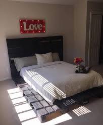 1001 Idees Sommier En Palette Voici Une Pile D Idees Pour Un Lit Diy Lit En Palette Lit Palette Bois Sommier Palette