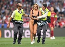 A Model Known As Kinsey Wolanski Kinsey Sue Has Invaded The Pitch Currently Hosting The Ucl Final Match Bew Champions League Champions League Final Tottenham