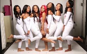 19th Birthday Photoshoot Ideas With Friends Pin By Baaarrbiiiee Maade On Birthdays 21st Birthday Photoshoot Birthday Photoshoot 16th Birthday Outfit