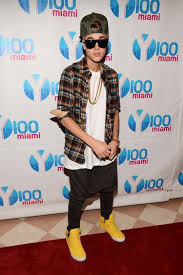 Swag Sag And Baggy That Is How Justin Bieber Likes His Pants Justin Bieber Outfits Justin Bieber Style Justin Bieber Pants