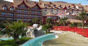Hotel Les Pagodes De Beauval Piscine Lagon Chauffee En Saison Zoo De Beauval Beauval Piscine Lagon