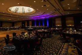 Crowne Plaza Springfield Il Wedding Reception Www Heclickssheclicks Com Reception Venues Plaza Hotel Holiday Inn