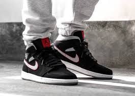 Nike Air Jordan 1 Mid Black Particle Grey White Nike Jordan Air 1 Mid In Schwarz 554724 060 Everysize Nike Air Jordan Nike Schuhe Manner Air Jordan