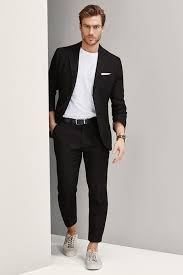 Black And White Business Attire Men Simple Business Casual Monochrome Look With A Black Suit White T Shirt White Pocket Square Black Leath Best Casual Shirts Mens Casual Suits Mens Fashion Casual