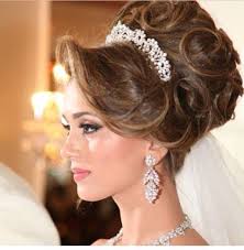 Die 45 Schonsten Brautfrisuren Von Echten Hochzeiten Brautfrisur Frisur Braut Frisur Hochzeit