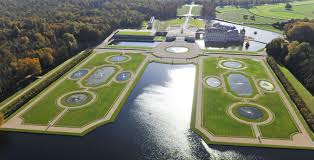 Andre Le Notre Grand Parterre Du Jardin Du Chateau De Chantilly Chateau De Chantilly Chateau Oise