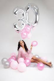 19th Birthday Photoshoot Ideas With Friends 30 Year Old Birthday Picture Ideas In 2020 Birthday Ideas For Her Woman Birthday Party Birthday Photoshoot
