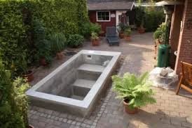 This Basic Small Pool Structure Is One Most Diyers Can Complete Visit Www Custombuiltspas Com For The Poolbau Kleine Hinterhof Pools Garten Pool Selber Bauen