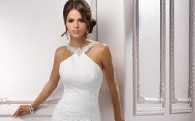Frisur Fur Ein Neckholder Kleid 25 Ideen Fur Ihre Hochzeit Frisur Hochzeit Ideen Kleid Neckholder Kleid Mit Halsband Neckholder Kleid Kleid Hochzeit