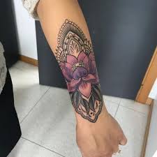 Unterarm Tattoo Frau Mandala Lotosblume Farbe Maoritattoos Beautiful Tattoos And More Leg Tattoos Forearm Tattoos Arm Tattoos For Women