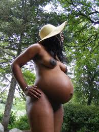 Magnifique Femme Noire Enceinte Nue Dans Son Jardin 4plaisir Com