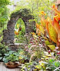 These Faux Ruins Were Made Out Of Natural Stone But The Same Effect Could Be Captured With Bricks Stucco Covered Co Steinmauer Garten Garten Gotischer Garten