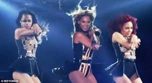 Black And Gold To The Super Bowl Song Beyonce Bans Press Photographers From Her Mrs Carter Show Tour After Those Unflattering Super Bowl Snaps Beyonce Beyonce Dancers Mrs Carter