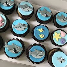 Baby Shark Cupcake Cake 1st Birthday Baby Shark Themed Cupcakes Ideias Para Festa Infantil Festa Infantil Menino Festa Infantil