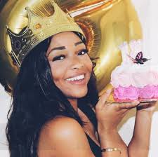 19th Birthday Photoshoot Ideas With Friends Birthday Photoshoot 19th Birthday Cake Love 21st Birthday Photoshoot Birthday Photoshoot Birthday Photos