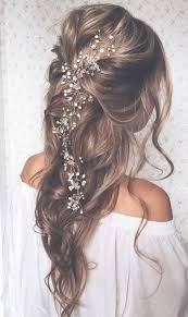 Simple Hairstyles For Indian Wedding Guests To Do Yourself Simple Hairstyles For Indian Wedding Rec Long Bridal Hair Elegant Wedding Hair Bridal Hair Headpiece