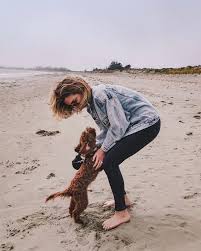 Pin By Cleide Pimentel On Fotos Para Imitar Con Mi Perrito In 2020 Girl And Dog Dog Beach Cute Animal Photos