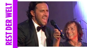 Amore Statt Tore Luca Toni Und Gianna Nannini Rocken Die Hochzeitsbuhne Youtube