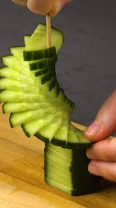 Obst Und Gemuse Schnitzen Gemuse Obst Schnitzen In 2020 Food Carving Food Garnishes Food Decoration