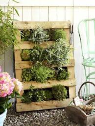 Gartendeko Zum Selbermachen Garten Deko Paletten Garten Vertikaler Garten