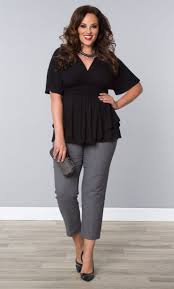 Flattering Clothes For Plus Size Flattering Ways To Wear Plus Size Cropped Pants Curvyoutfits Com Casual Work Outfits Fashion Plus Size Womens Clothing