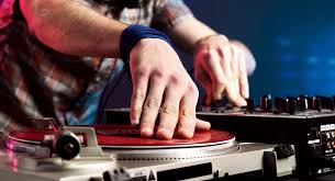 Dj In Cham Mieten Fur Hochzeit Party Im Grossten Preisvergleich