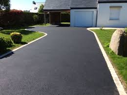 Allee De Jardin En Enrobe Entree De Maison Exterieur Amenagement Jardin Devant Maison Amenagement Jardin