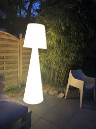Stehleuchte Aus Kunststoff Outdoor Stehlampe Mit Lampenschirm Weiss Hohe 145 Cm Standleuchten Aussen Aussenleuchte Lampenschirm Weiss Stehlampe Aussenleuchten