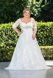 Pin By Lucinka Peterkova On Svatebni Saty In 2020 Plus Size Wedding Dresses With Sleeves Plus Size Wedding Gowns Wedding Dresses Plus Size