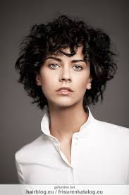 Frisuren Fur Locken Mittellang Naturlocken Frisuren Coole Frisuren Kurzhaarfrisur Locken