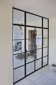 Zwei Glastrennwande Mit Tur Im Loftcharakter Glastrennwande Schiebetur Glas Glastur Wohnzimmer
