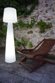 Outdoor Stehleuchte Lady Designer Stehlampe Fur Balkon Terrasse Garten Weiss Garten Stehlampe Stehlampe Lampe