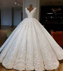 Charming Lace Appliques Ball Gown Wedding Dresses Gorgeous V Neck Sleeveless Bridal Gowns Ball Gowns Wedding Bridal Dresses Gown Wedding Dress