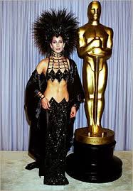 Cher Attended The 1986 Oscars Looking Like A Cross Between A Disney Villain A Feather Duster And The Floor Of A Oscar Dresses Famous Dress Award Show Dresses