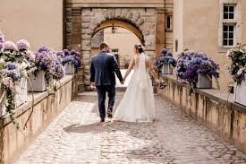Julia Rene Standeasmtliche Trauung Auf Der Burg Adendorf Wachtberg Katharina Sparwasser Burg Adendorf Hochzeit Burg Burg