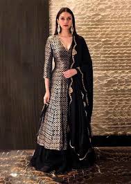 How To Stay Stylishly Warm At Winter Weddings 40 Outfit Ideas Dress Indian Style Indian Outfits Designer Dresses Indian