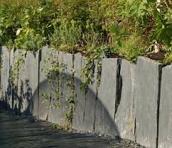 Creer Un Mur Avec Des Dalles D Ardoise Amenagement Jardin Terrasse Jardin Creation Jardin
