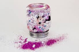 Schneekugel Basteln So Einfach Konnt Ihr Es Schneien Lassen Familie De Schneekugel Basteln Schneekugel Selber Machen Ideen Zum Selbermachen Fur Kinder