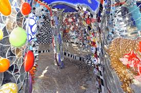 Le Jardin Des Tarots De Nikki Saint Phalle Blablapicture Niki De Saint Phalle Tarot Jean Tinguely