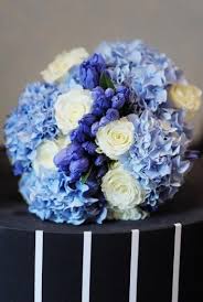 Brautstrauss In Blau Grosse Bildergalerie Blumenstrauss Hochzeit Brautstrauss Hochzeit Strauss