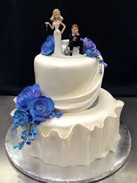 Fondant Wedding Cake With Ball And Chain Topper Cake By Stephanie Dillon Ls1 Hy Vee Fondant Wedding Cakes Cake Wedding Cake Pictures