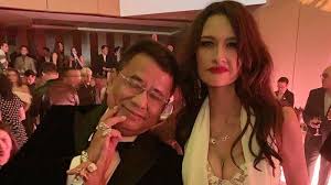 8 Sikap Lucu Hotman Paris Saat Jumpa Fans Peluk Wanita Cantik Hingga Foto Mesra Sama Ibu Ibu Pos Kupang