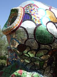 Le Jardin Des Tarots De Niki De Saint Phalle Sud De La Toscane Mosaic Art Tarot Cards Art Art