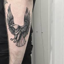 Forearm Bird Of Prey Tattoo Bird Tattoos Meaning And Symbolism The Wild Tattoo Tatuagem Tatuagem Blackwork Tatuagem Aguia