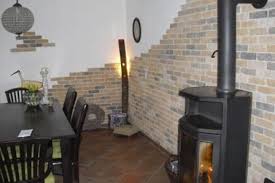 Warum Konnen Sich Fliesen Vom Untergrund Losen Steinwand Kaminrahmen Steinwand Wohnzimmer