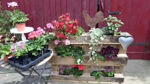 Diy Toller Krauter Erdbeer Garten In Der Palette Upcycling Plants Garden Architecture